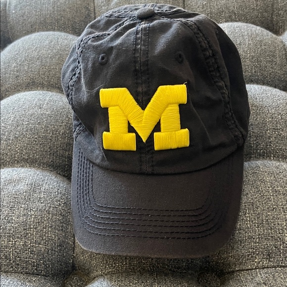 top of the world Other - Top of the World Black Hat with Yellow M Logo